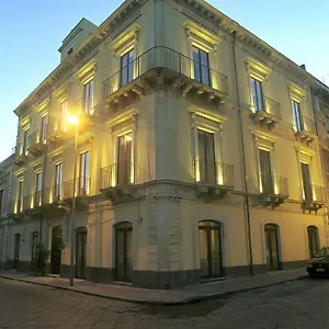 Otel La, Katanya